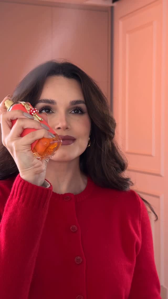 Instagram post by @leticiafgomes for Carolina Herrera. Caption reads: Fiz essa maquiagem usando as nova sombra Stick da....