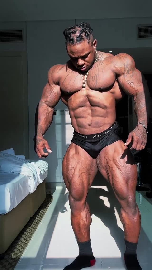 Instagram post by @bisandtris for TuffWraps. Caption reads: [...] @gym_pin: bisandtris10
🔸🏋️‍♂️ @tuffwraps:....