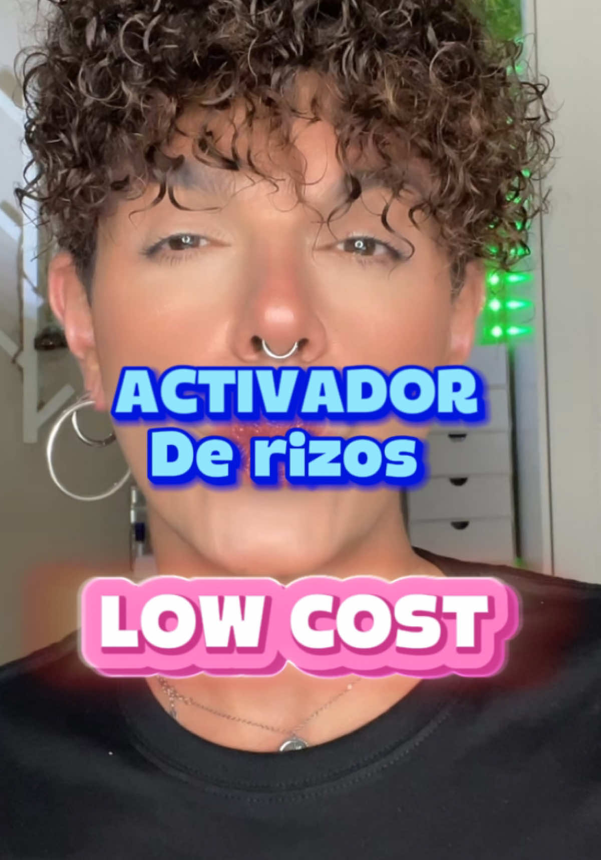TikTok post by @yosy_glossy for Cantu Beauty. Caption reads: Activador de rizos Low cost✨ @Cantu Beauty....