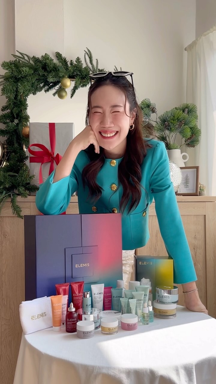 Instagram post by @lilynatcha for ELEMIS THAILAND. Caption reads: ให้ของขวัญตัวเองกันไปเลยทั้งเดือน🎁 ปีนี้ได้เปิด....