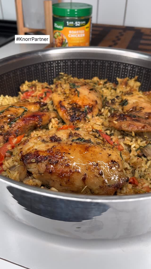 Instagram post by @_cookingwithkiana for Knorr. Caption reads: This one-pan garlic and herb chicken brings bold,....