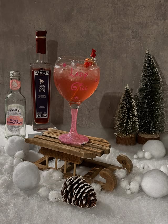 Instagram post by @geordieginqueen for Fentimans. Caption reads: Floral, fresh, and undeniably pink.
🌸
*ad 
Sip....