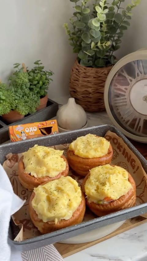 Instagram post by @chloeandleox for OXO. Caption reads: [...] PIE FILLED YORKSHIRE PUDDINGS 🥧🤍 @oxo_uk....