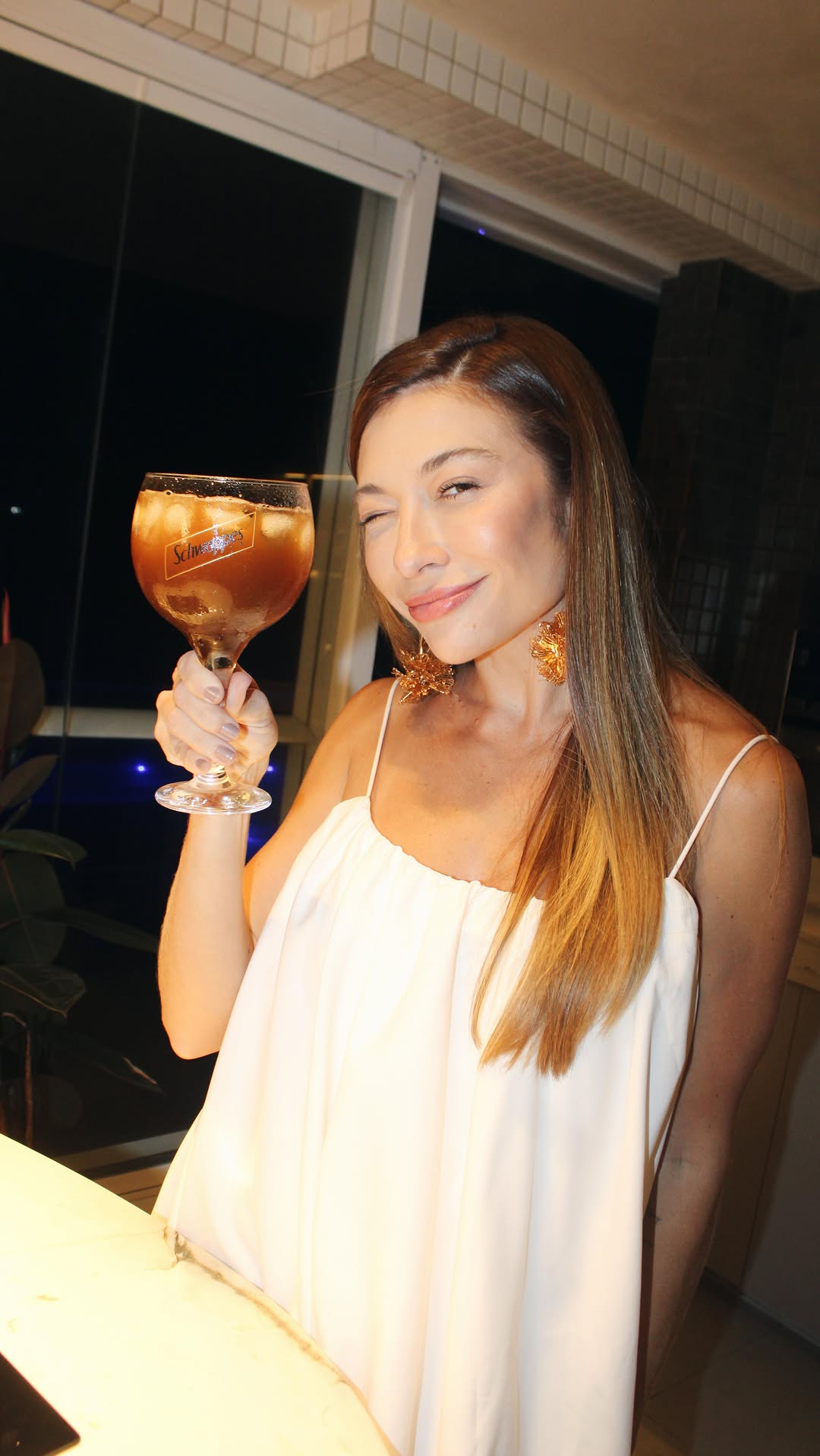 Instagram post by @edithgomes for Schweppes. Caption reads: E a @schweppesbr foi além e fez uma mistura....