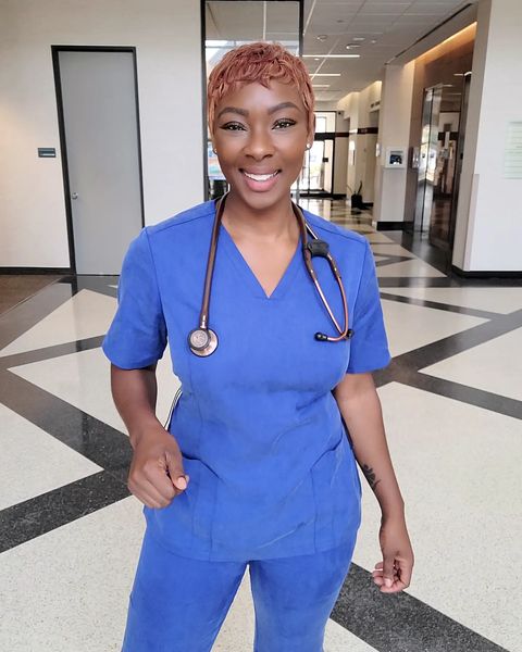 Instagram post by @edna.md for Mediclo. Caption reads: [...] All smiles today!

Thank you to @shopmediclo....