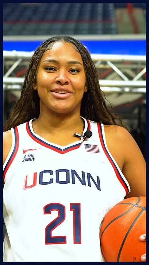 Instagram post by @sarahstrong_ for SeatGeek. Caption reads: The season is officially underway and SeatGeek is....