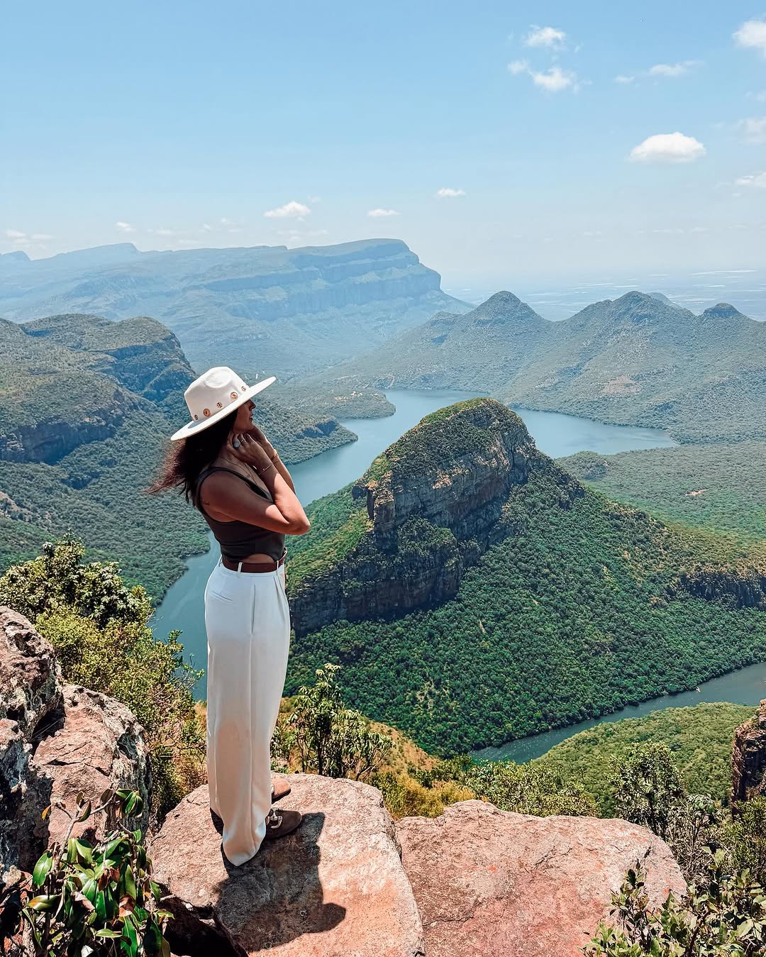 Instagram post by @julia.flabat for Tourlane. Caption reads: 📍BLYDE RIVER CANYON 
On finit ce voyage en beauté....