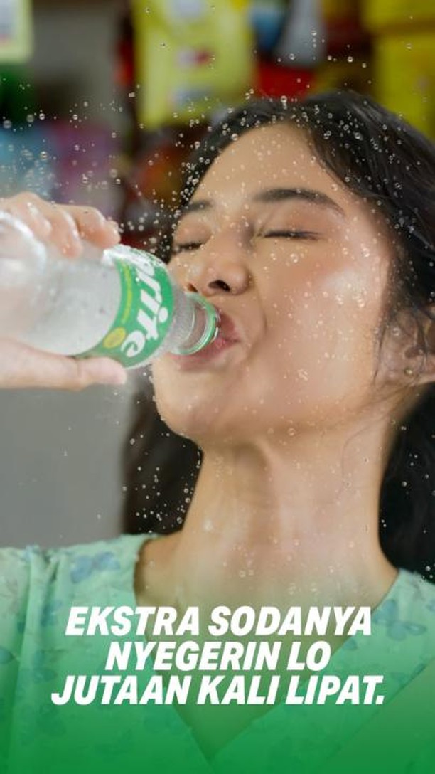 Instagram post by @therealdisastr for Sprite. Caption reads: Pantesan kemaren Dian rada-rada ekstra, ternyata....