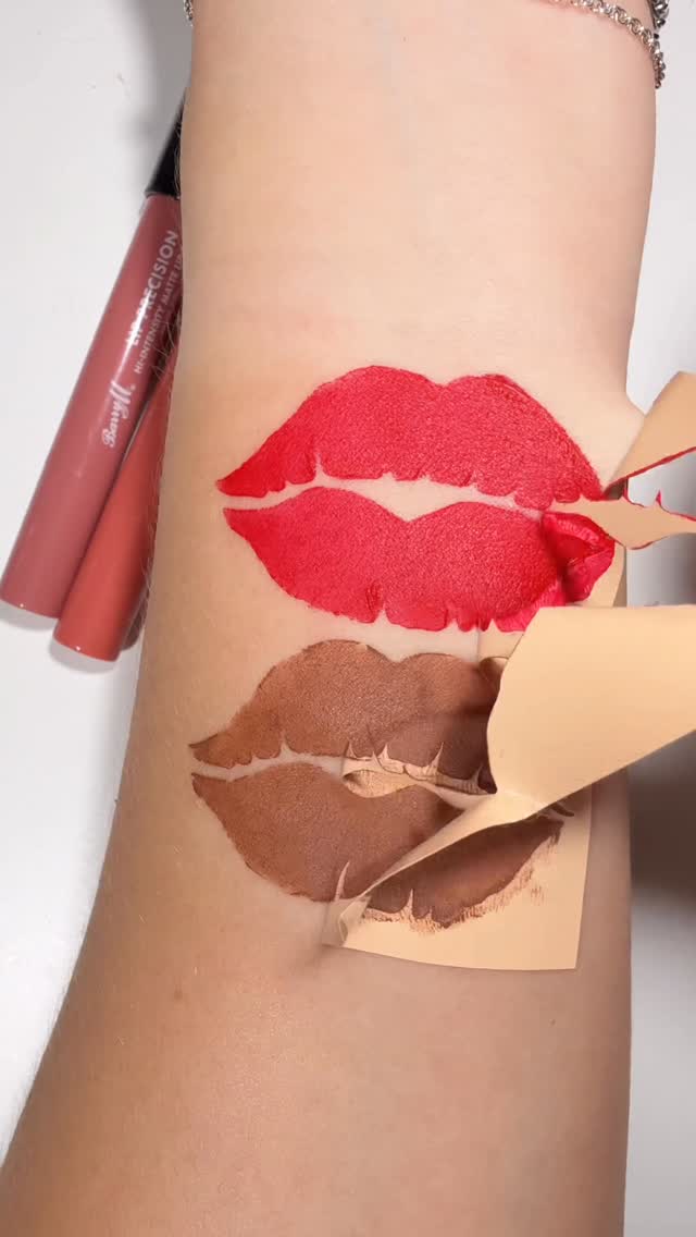 Instagram post by @bakeandglow for Barry M. Caption reads: @barrymcosmetics lip liners 💕 *gifted

#swatch....