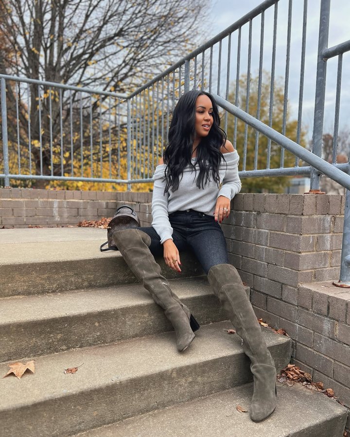 Instagram post by an influencer for Dolce Vita. Caption reads: Never letting go of Fall🍂🍁 @dolcevita....