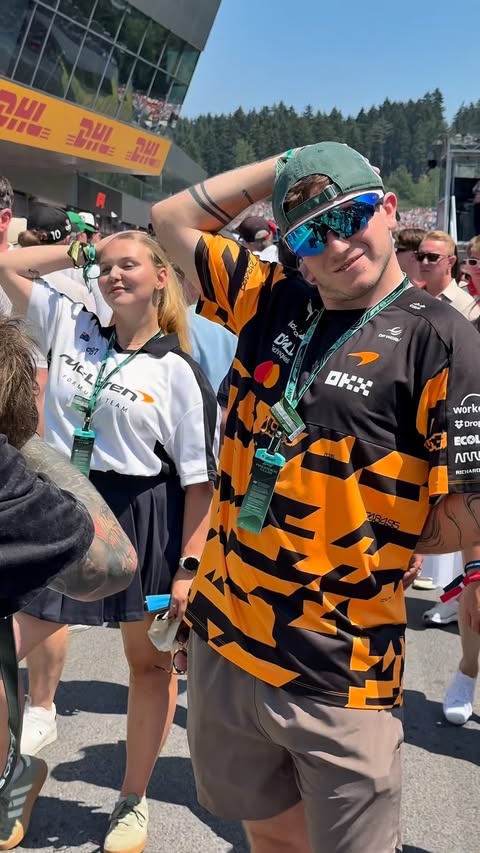Instagram post by @dodikovo for SAZKA. Caption reads: Holky na pit lane se ničeho nebojí 😎 Díky....