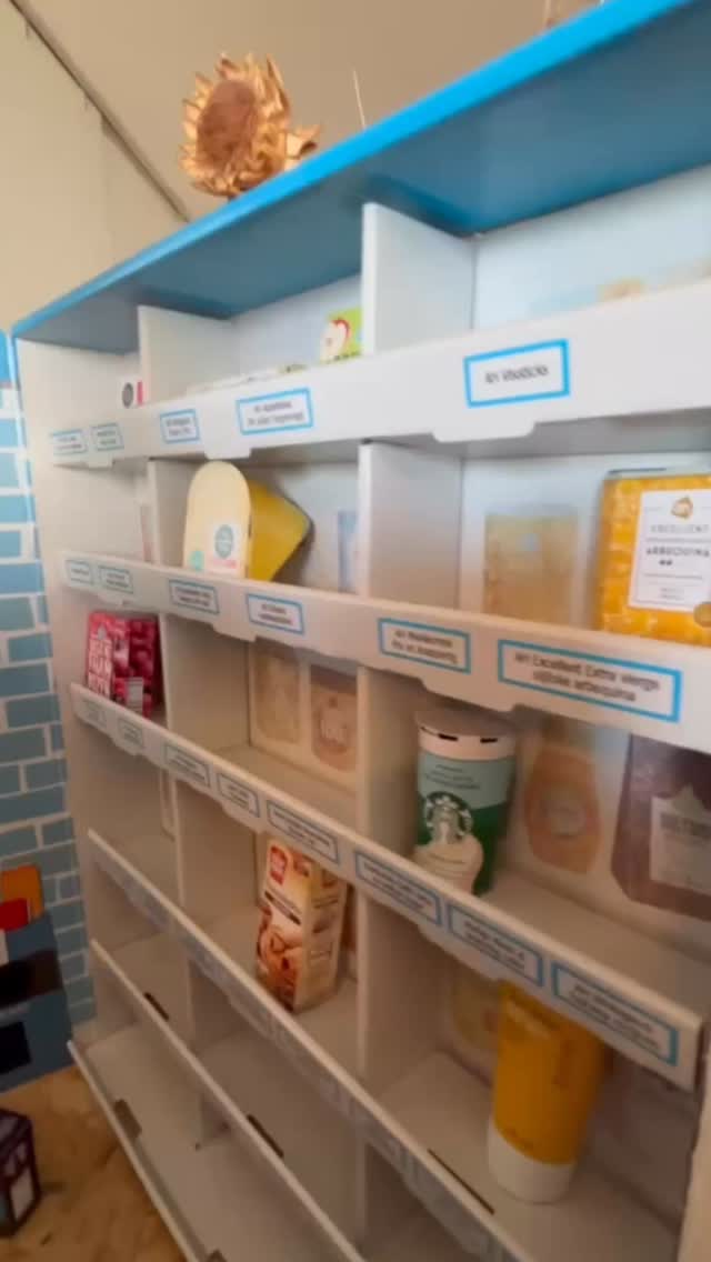 Instagram post by @familiecudogham for Albert Heijn. Caption reads: AD| Begin net als Oos, Twiggy en Loïs jouw eigen....