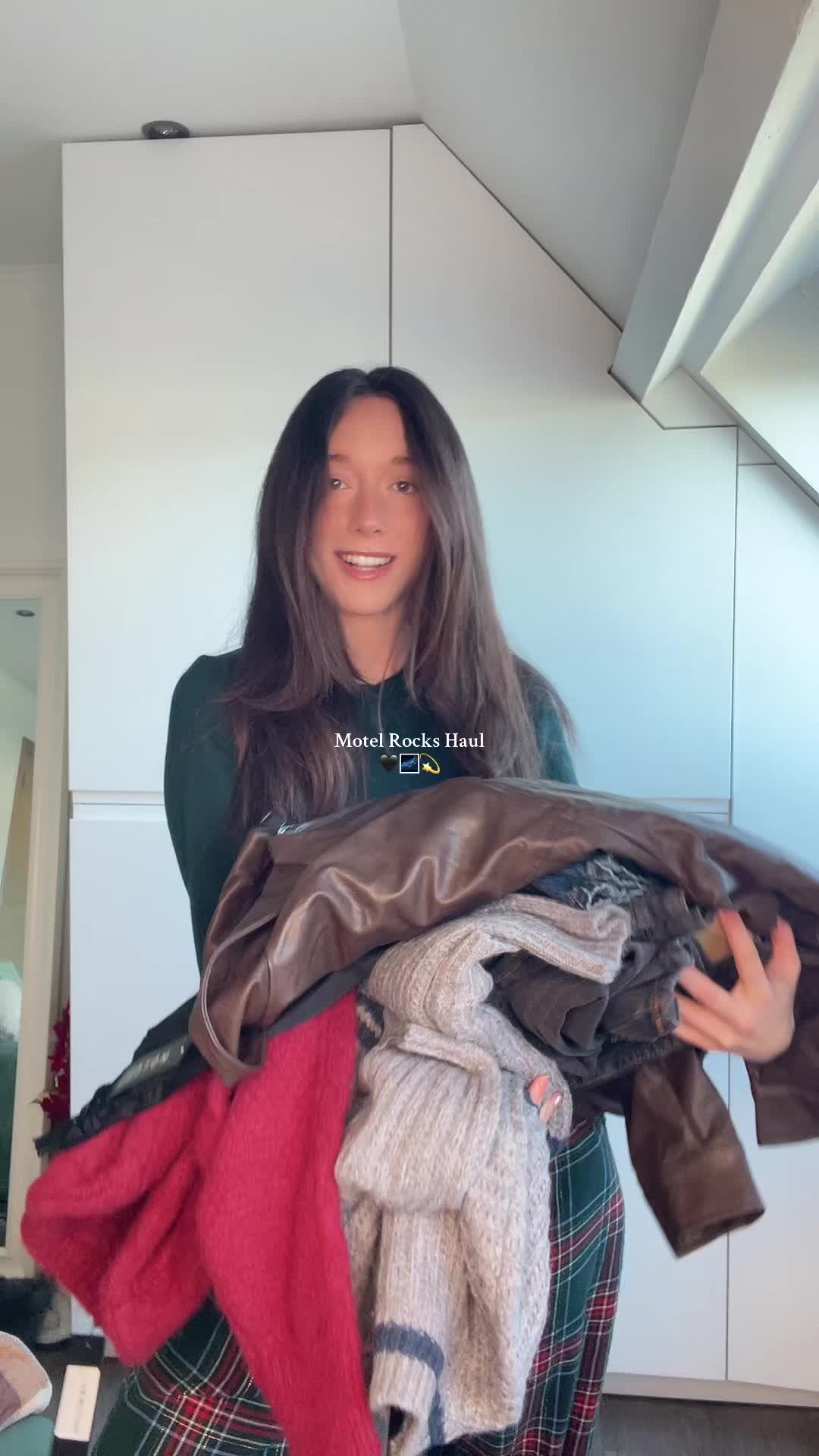 TikTok post by @cassandra_55555 for MOTEL. Caption reads: Wat vinden jullie van de items?🖤🧸 #motelrocks....