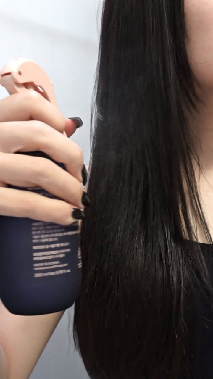 Instagram post by @98_02n for Unovet. Caption reads: お気に入りのヘアケアグッズたち🫧

トリートメントをUNOVE (アノブ)....