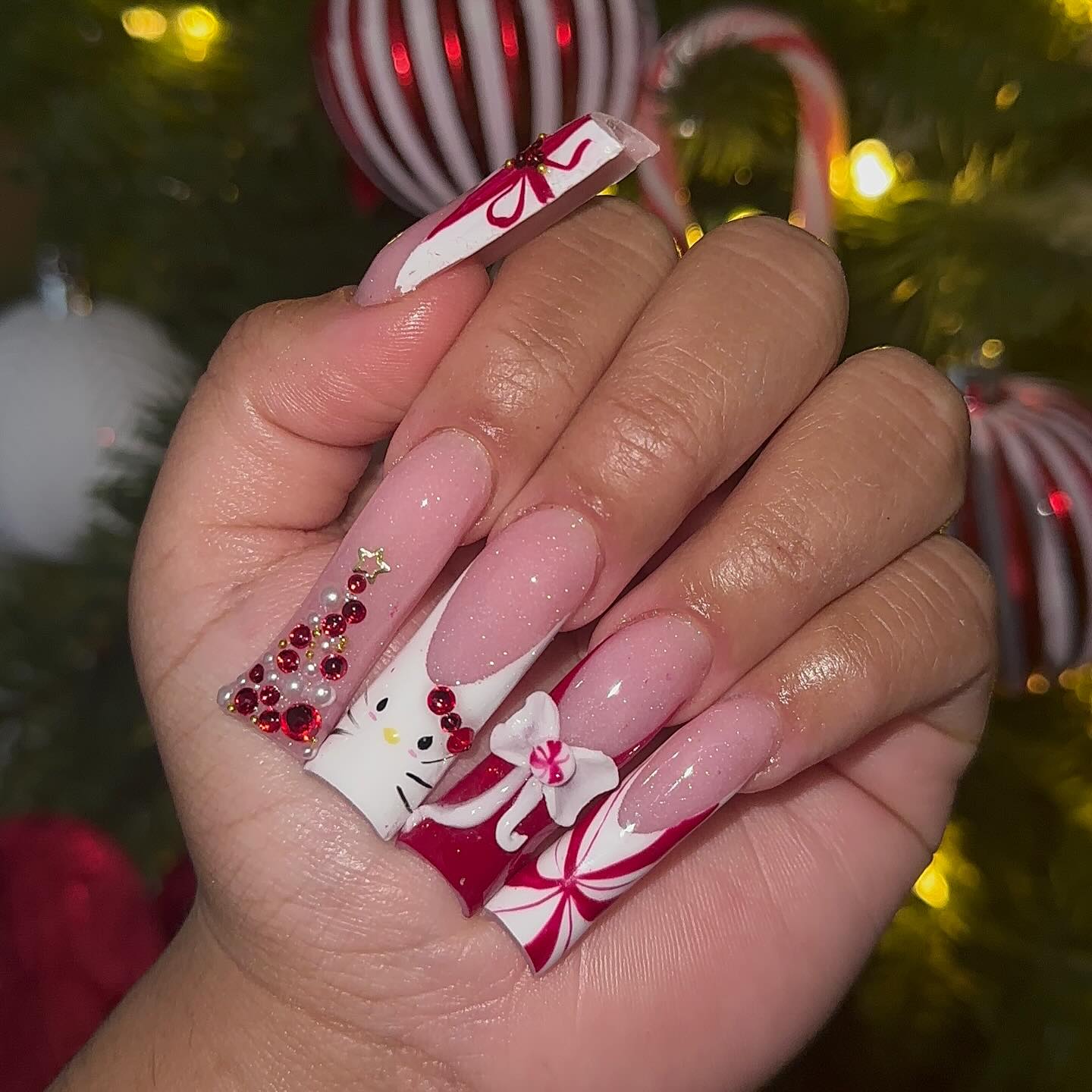 Instagram post by @nailssbynancy for VBeautyPure. Caption reads: [...] Christmas nail set <3 @vbeautypure discount....