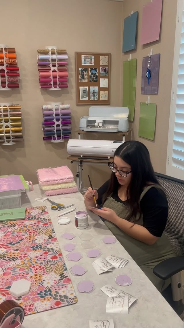 Instagram post by @craftykari_ for TeckWrapcraft. Caption reads: [...] now 😭💕 I can’t wait 🫶 Blanks from....