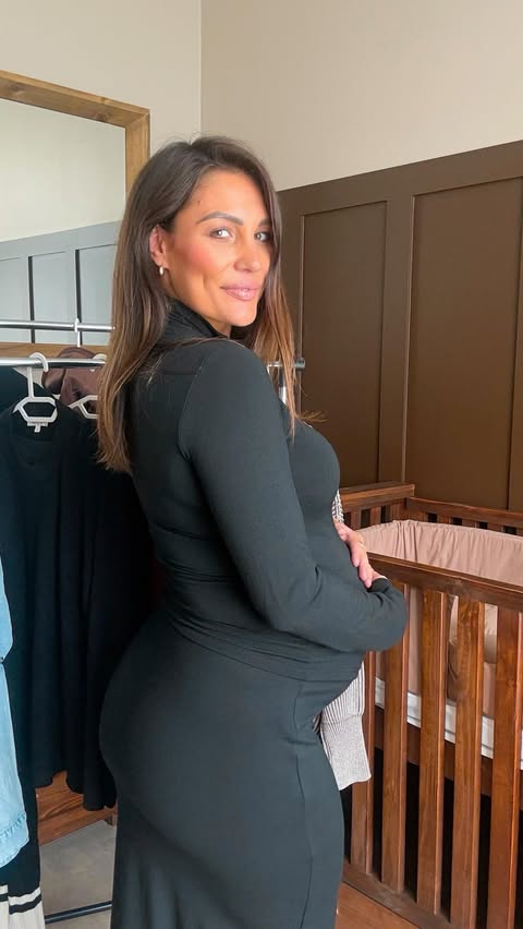 Instagram post by @schane_fouche for PinkBlush Maternity. Caption reads: [...] sacrifice style. These looks from....