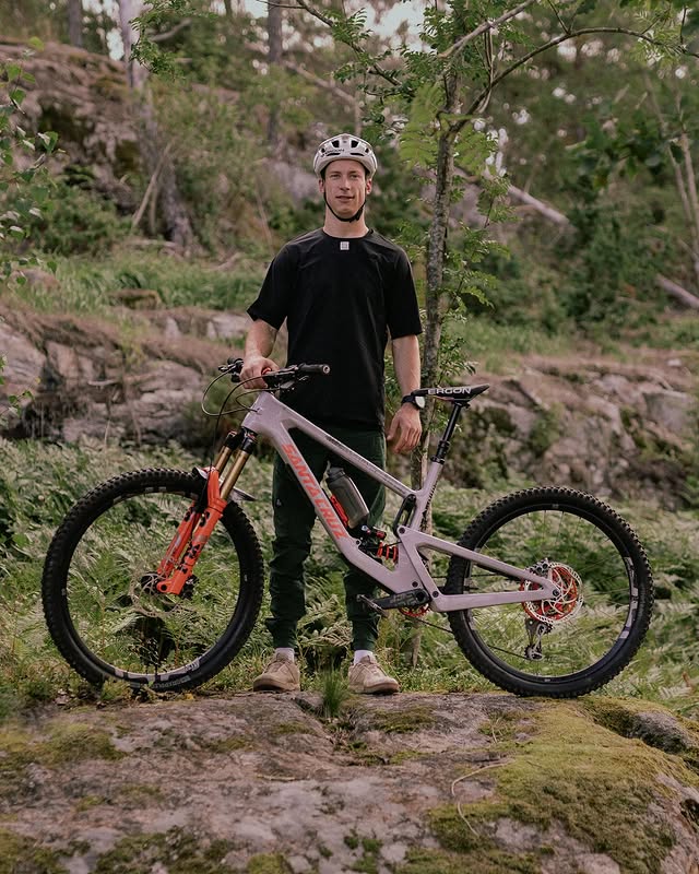 Instagram post by @jauchjasper for Crankbrothers. Caption reads: The loyal defense for every challenge! 👉🏻Santa....