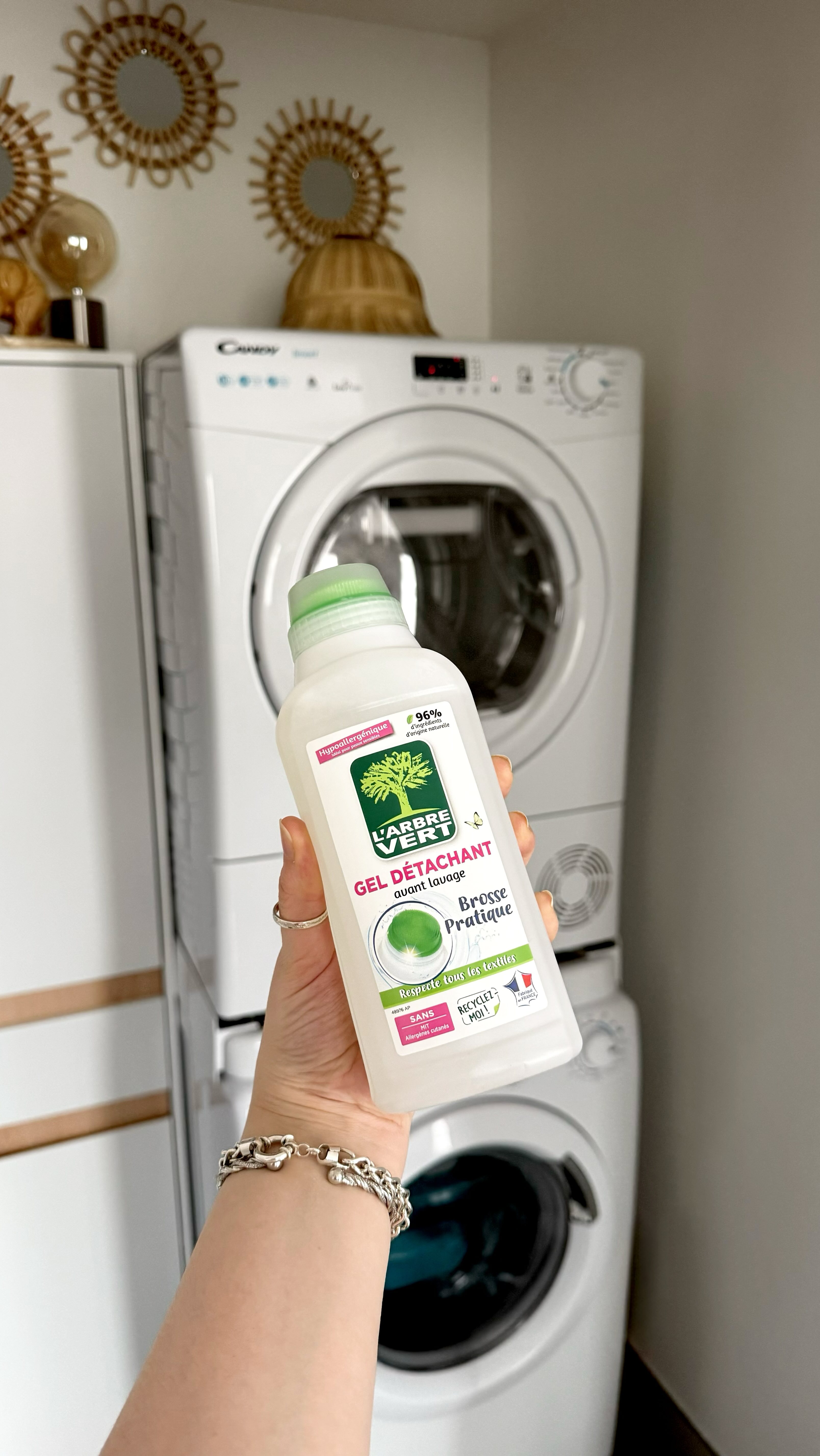 Instagram post by @kris_decofun for FeedGood. Caption reads: 🌿 Marre des taches qui résistent au lavage ?....