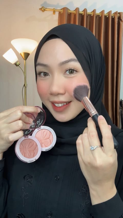 Instagram post by @mokmalanjani for Focallure. Caption reads: FOCALLURE Soft Bloom Airy Wear Baked Blush, ini....
