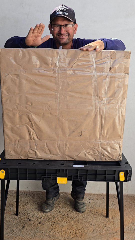 Instagram post by @juninhocarpinteiro for Stanley 1913. Caption reads: CONHEÇA A NOVA SERRA DE BANCADA STANLEY....