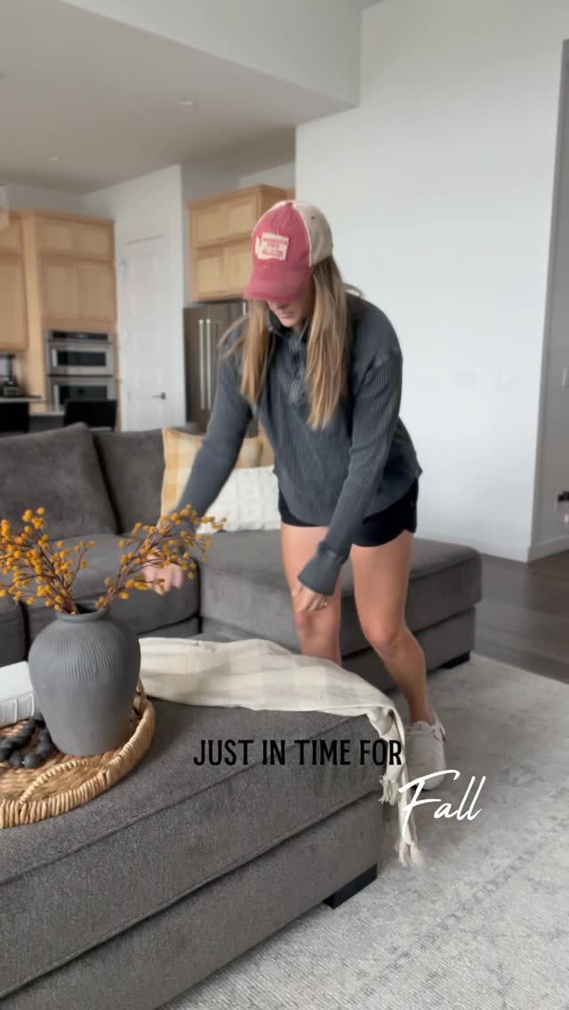 Instagram post by @jamie.kay.home for Americanflat. Caption reads: [...] perfect touches for fall thanks to....