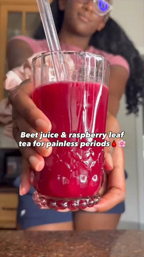 Instagram post by @italeatsandtreats for Kuvings. Caption reads: [...] tea for your next cycle! 🌸Juicer is by....