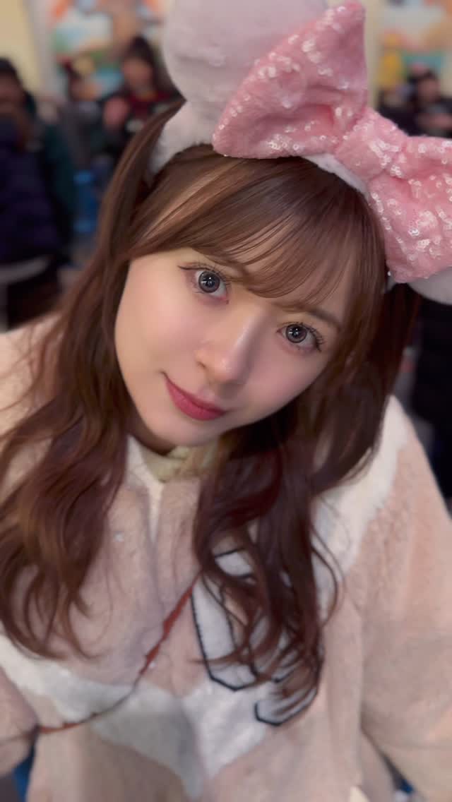 Instagram post by @erina_ikuta.official for Tokyo Disney Resort Products. Caption reads: 完全無敵のアイドルだぞっ♡
⁡
⁡
#morningmusume25 #モーニング娘25....