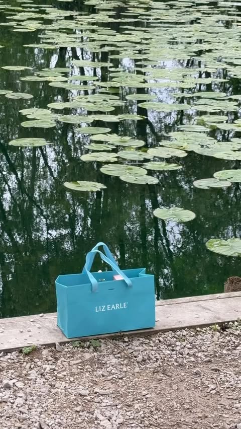 Instagram post by @mariah.hsz for Liz Earle Beauty Co.. Caption reads: [...] 2-step ritual is designed for.....