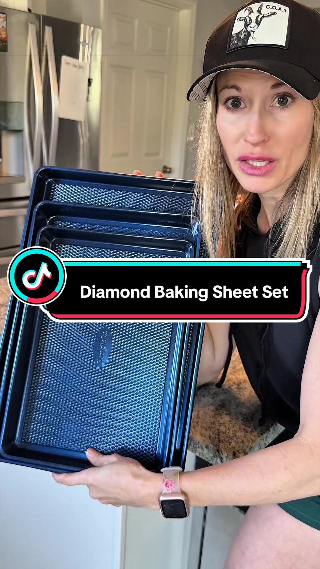 TikTok post by @ghost_labrador for Kit Experto. Caption reads: Ditch Your Dirty Baking Sheets! 👋 New Non-Stick....