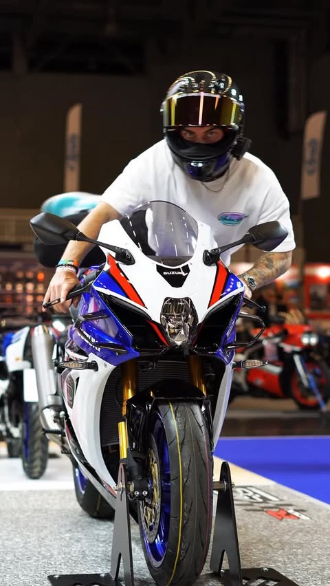 Instagram post by @rioskyrr for SHARK Helmets. Caption reads: choose your Outfit of the Day
.
.
.
.
.
Contains....