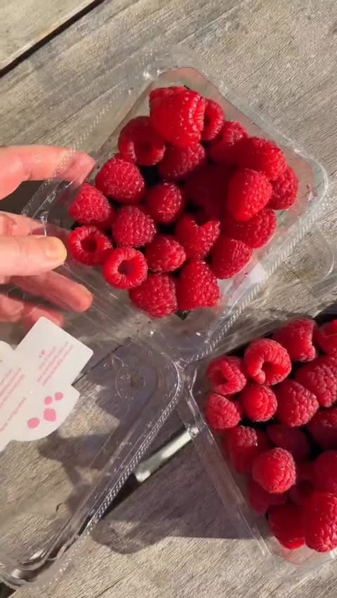 Instagram post by @wholesomebysarah for Driscoll's. Caption reads: [...] quick and tasty. I’m using fresh....