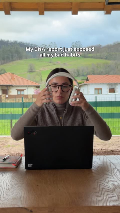 Instagram post by @carmenvanesa for CircleDNA. Caption reads: [...] a lot… 🧬🤯 40% off with CIRCLE40 @circledna....