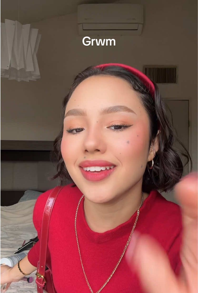 TikTok post by @laishagutierrez22 for Dossier. Caption reads: GRWM para hacer el perfect match 😍❤️@Dossier....