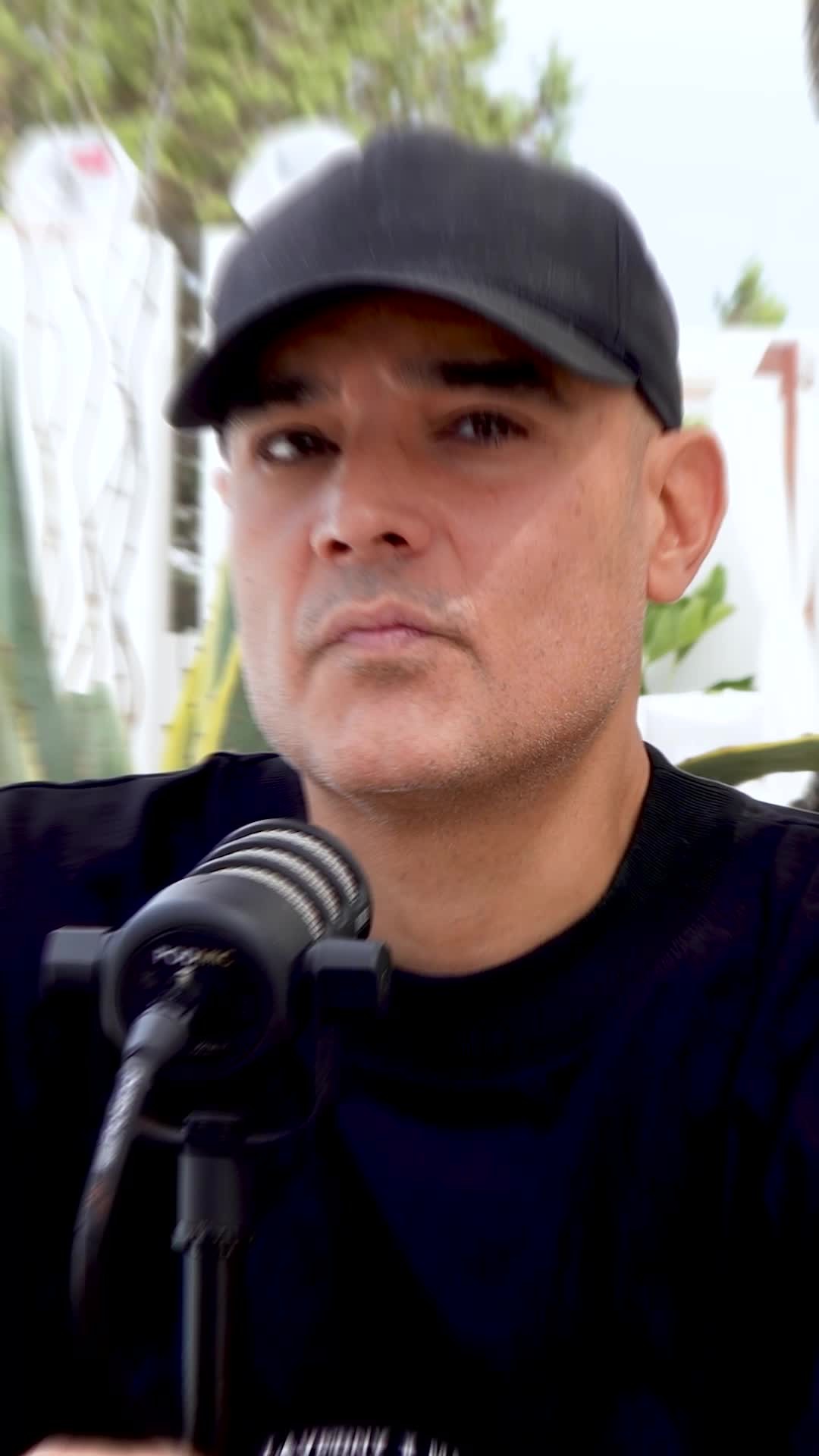 Instagram post by @lfde_podcast for Ploom. Caption reads: El secreto de Paco Osuna tras 30 años de éxito ft.....