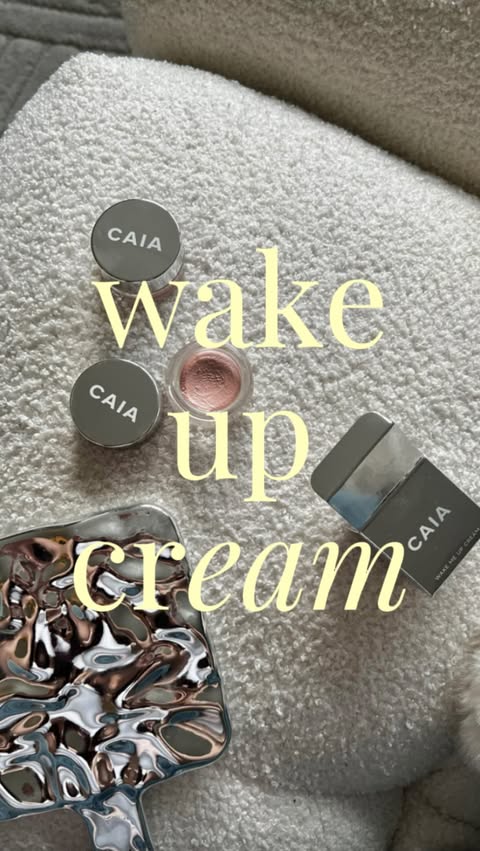 Instagram post by @kristinefargerik for CAIA COSMETICS. Caption reads: [...] Her er 8 timers søvn i en krukke!....