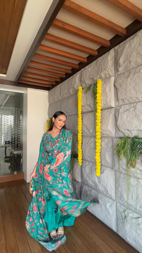 Instagram post by @kashishchhabada for Tata CLiQ. Caption reads: [...] entire look on The Wedding Store on....