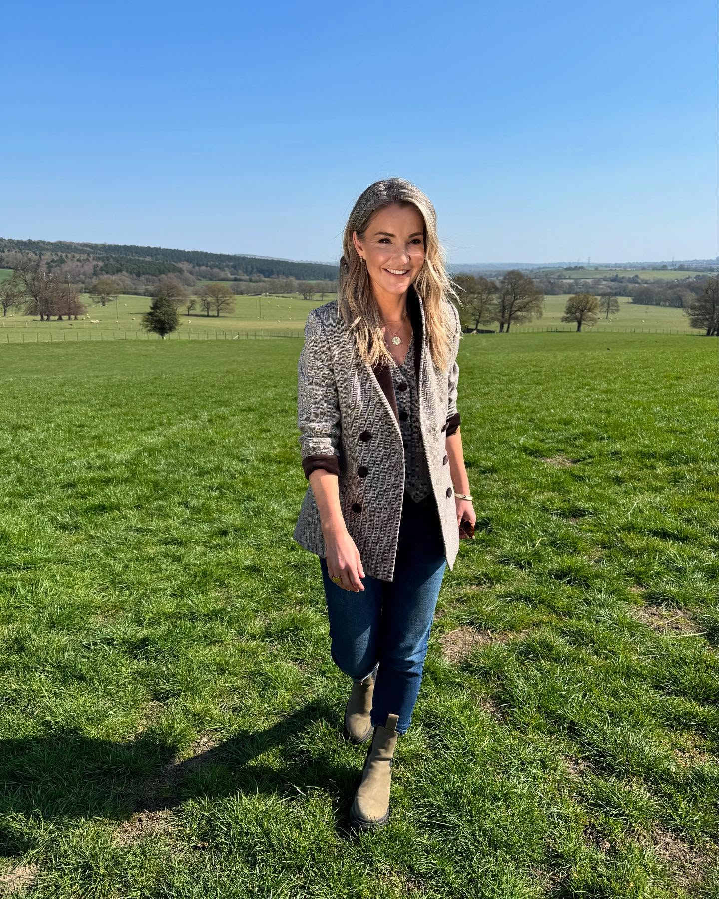 Instagram post by @helenskelton for Hunter Boots. Caption reads: Overdue Farm Threads …..

Lucky enough to work....