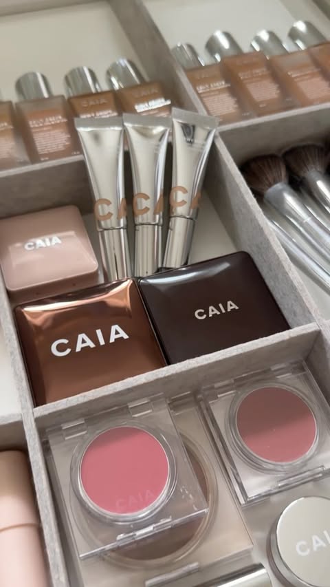 Instagram post by @joannawindrammua for CAIA COSMETICS. Caption reads: [...] foundation is now in a concealer 💫....
