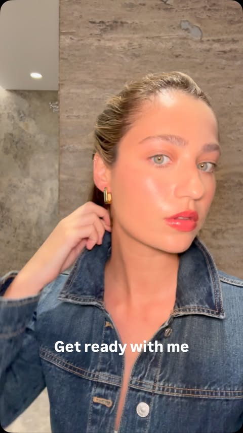 Instagram post by @betulavciofficial for Dae Hair. Caption reads: Skin loud, mood louder 🍸

#GRWM #MakeupVibes....