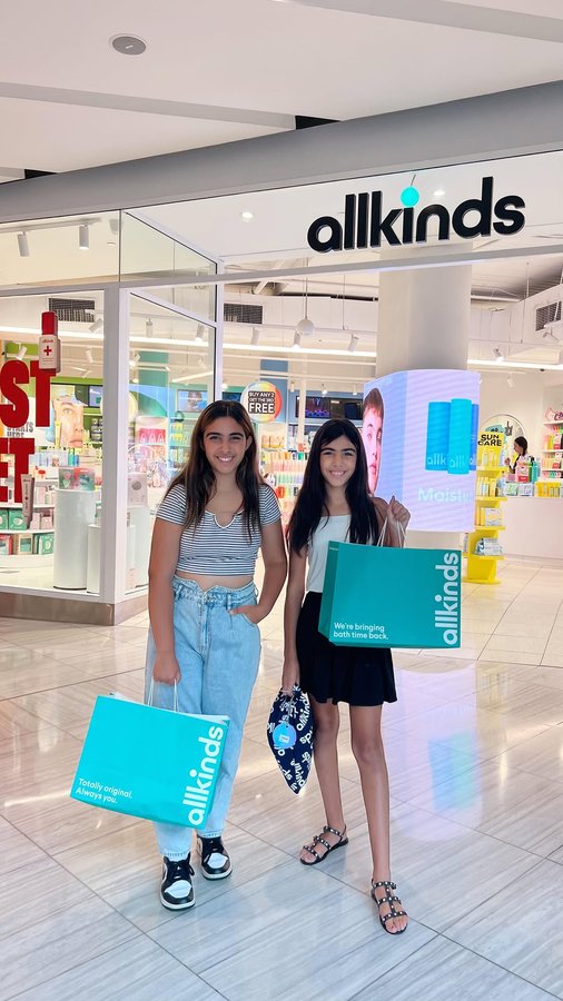 Instagram post by @yvonne.sokias for Allkinds. Caption reads: [...] weekend, the girls and I stopped by....