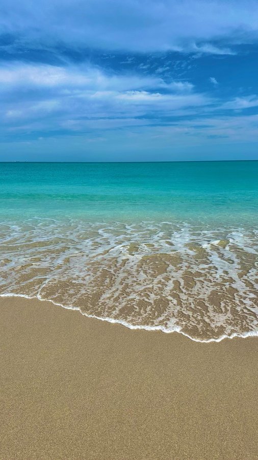 Instagram post by @yasmin_baroni for Ponyflo Hats. Caption reads: Get ready with me featuring @ponyflo cap! I love....