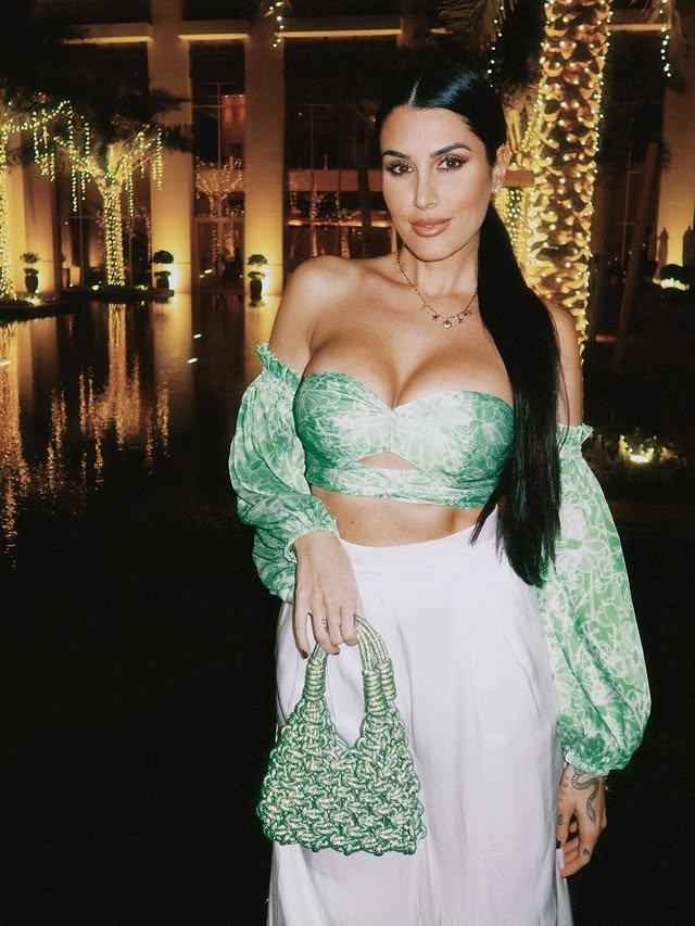 Instagram post by @valentinavignali for Visit Abudhabi. Caption reads: [...] 👰🏻‍♀️👰🏼‍♀️ 🕌🫧 🇦🇪🌞🌴💍....