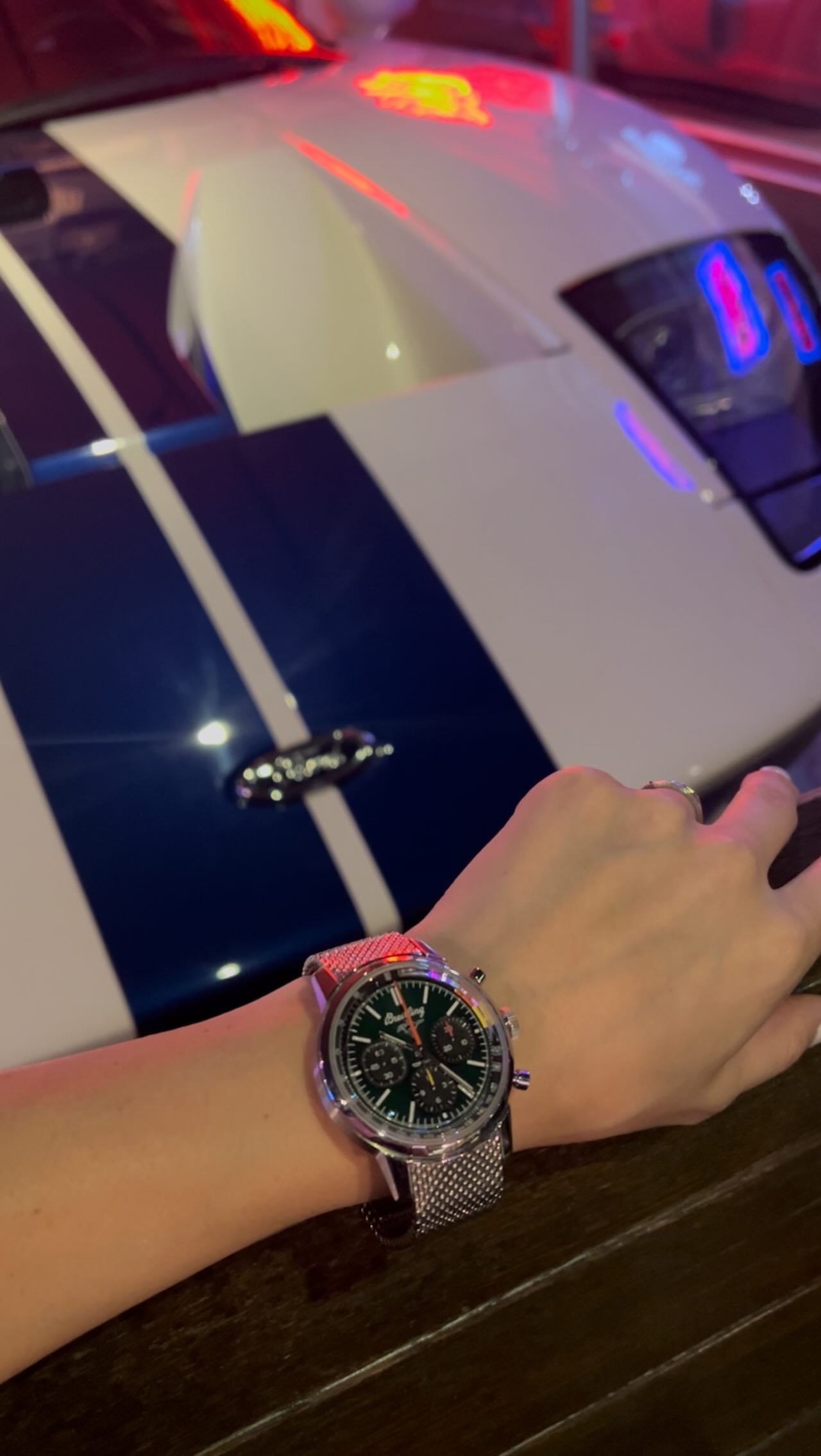 Instagram post by @maritang330 for BREITLING. Caption reads: 夫婦時間をいただいて行ってみたかったBARへ🍷
どんな時もどんな場所も⌚️....