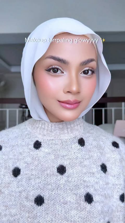 Instagram post by @st.srh for Glad2Glow Malaysia. Caption reads: Another day another thing to racun ✋🏽 if you're....
