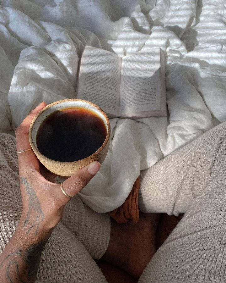 Instagram post by @auntieayana for Wunderground Coffee. Caption reads: Cozy mornings w a good book & @wundergroundcoffee....