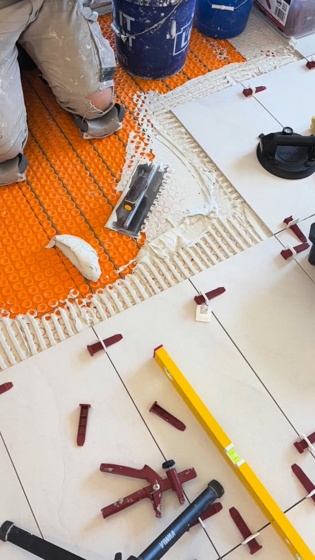 Instagram post by @dj.tiling for STABILA. Caption reads: [...] heat.
Using @perfectlevelmaster clips,....