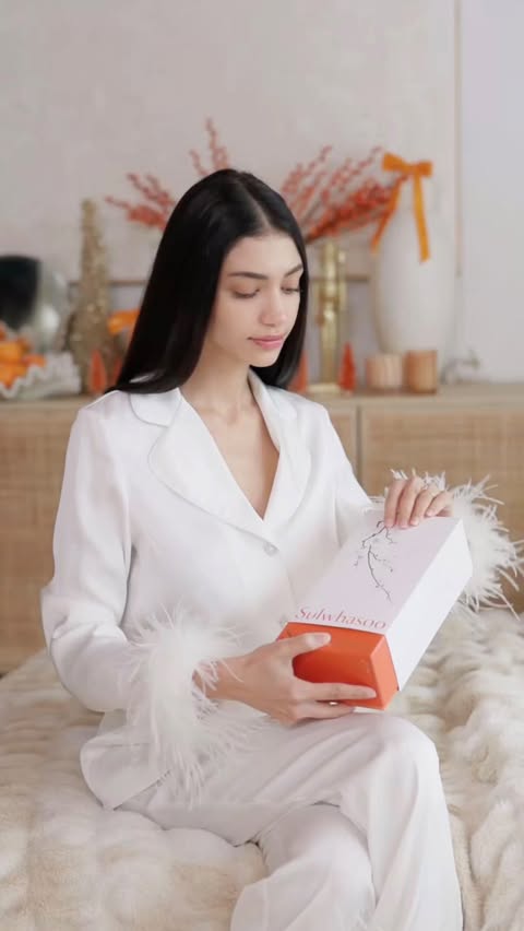 Instagram post by @alannapanday for Sulwhasoo. Caption reads: [...] to true skincare luxury this holiday season,....