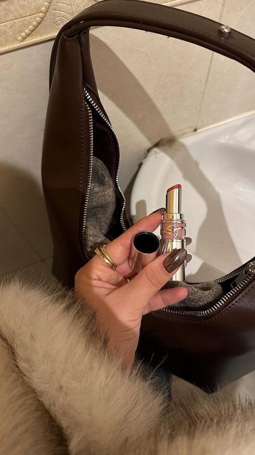 Instagram post by @elasesil for Bruna The Label. Caption reads: [...] a touch of gold jewelry 🥐✨ *anzeige....