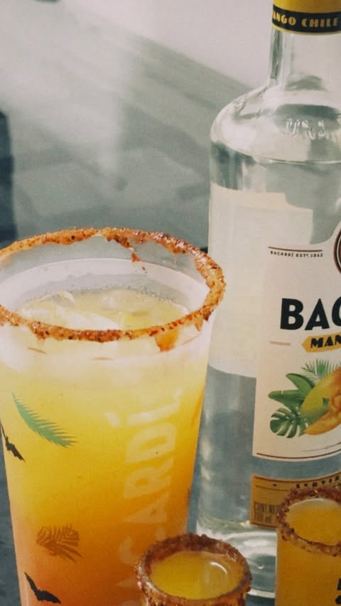 Instagram post by @karla_quiroz01 for BACARDÍ. Caption reads: queeeeee deli la neta🥭🌶️ @bacardimx....